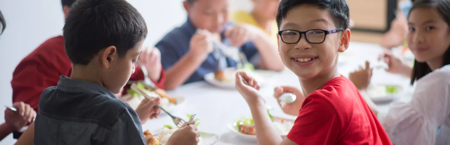 Children eating lunch together