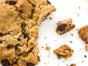 chocolate chip cookie