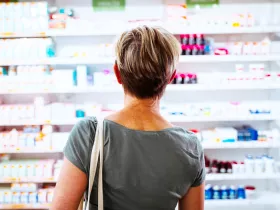 woman shopping for supplements