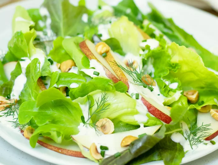 pear and hazelnut salad