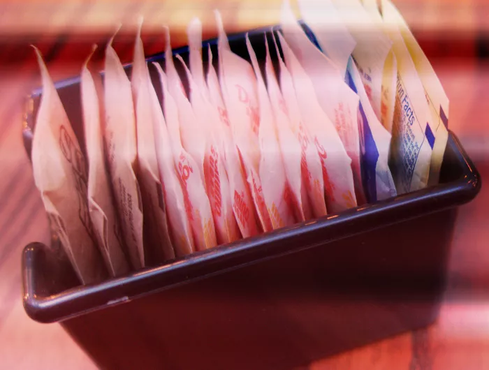 packets of sweeteners in cup